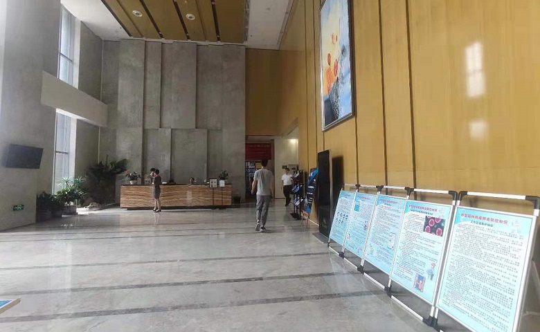 摩尔中心
